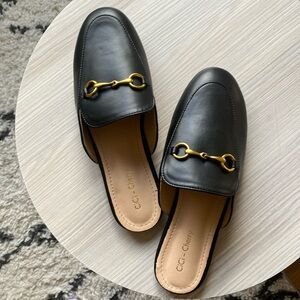 Horsebit loafer mules in smooth soft faux leather. Size 7.